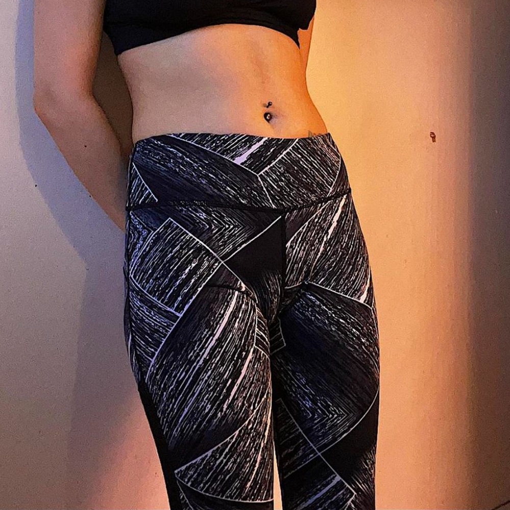 black and white leggings w/ geometric pattern | lululemon | size 4